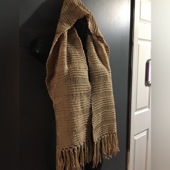 Tan Crochet 🧶 Scarf 🧣 - Picture 7 of 9